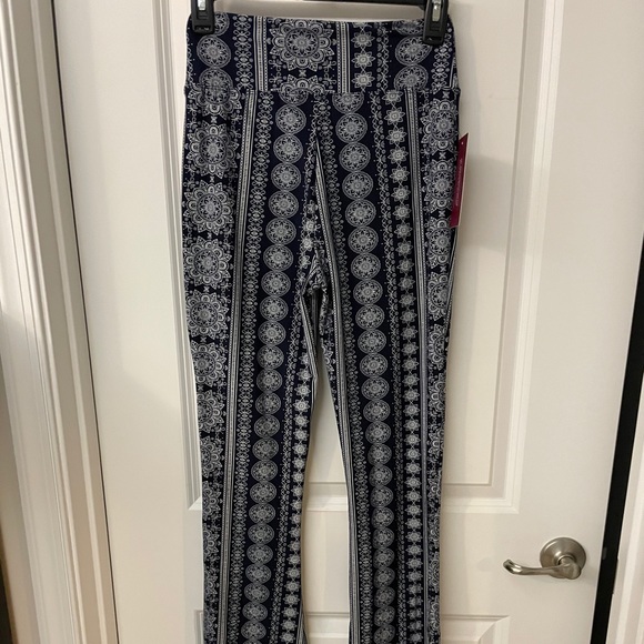 NWT fit and flare yoga pants - Picture 1 of 1